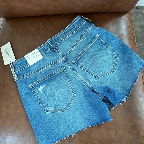 Universal Thread Shorts - 2 - Picture 2 of 5